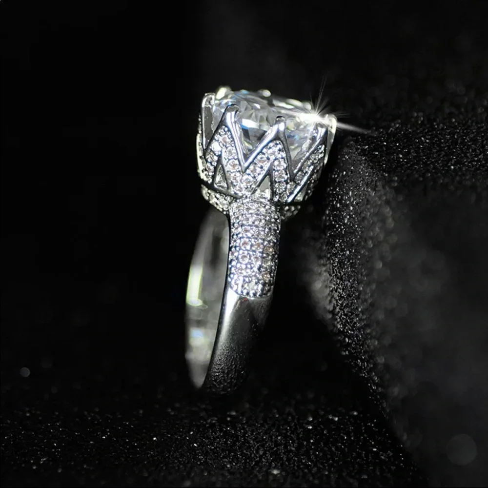 Unique Design 925 Silver Round Diamond Ring New - Picture 4 of 4